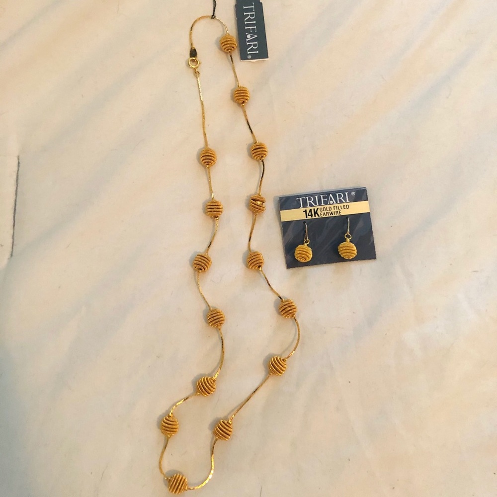 Vintage Trifari 14K Gold Tone Necklace w Earrings